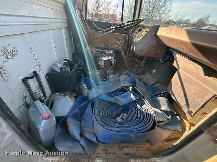 image for item DJ9746 1982 Ford L8000 water truck