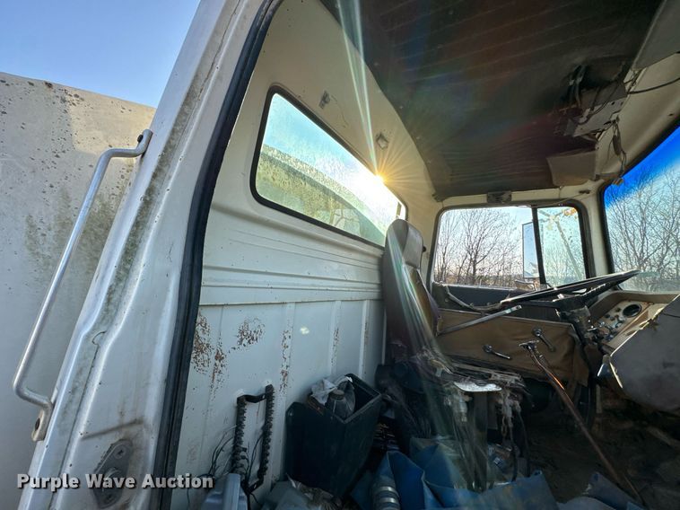 image for item DJ9746 1982 Ford L8000 water truck