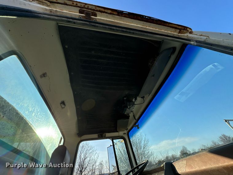 image for item DJ9746 1982 Ford L8000 water truck