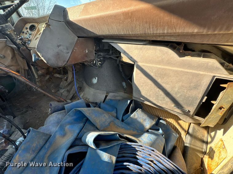 image for item DJ9746 1982 Ford L8000 water truck