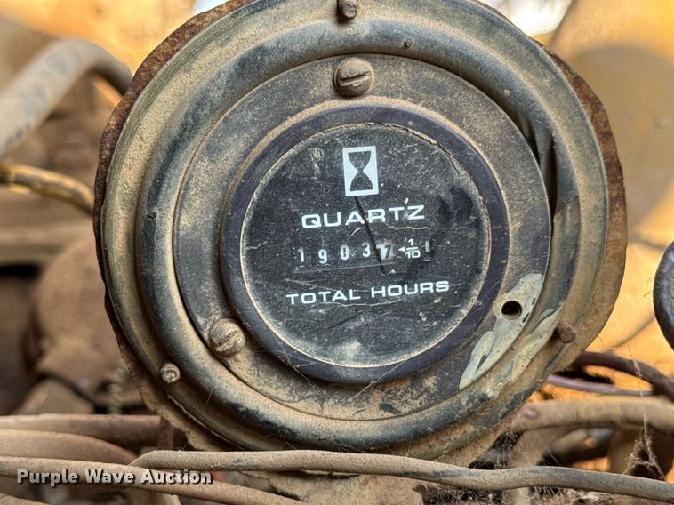 image for item DJ9746 1982 Ford L8000 water truck