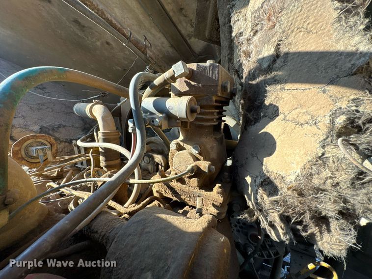 image for item DJ9746 1982 Ford L8000 water truck