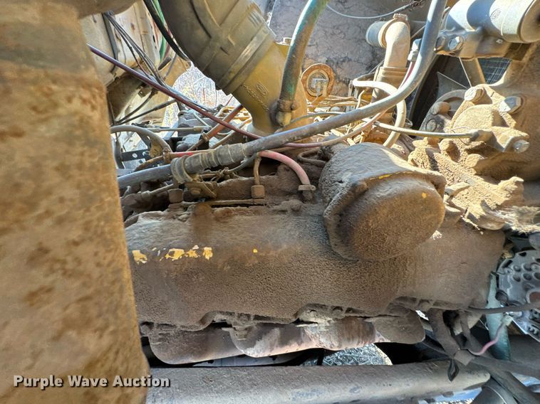 image for item DJ9746 1982 Ford L8000 water truck