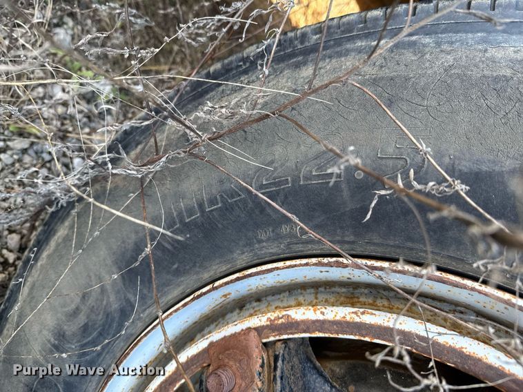 image for item DJ9746 1982 Ford L8000 water truck