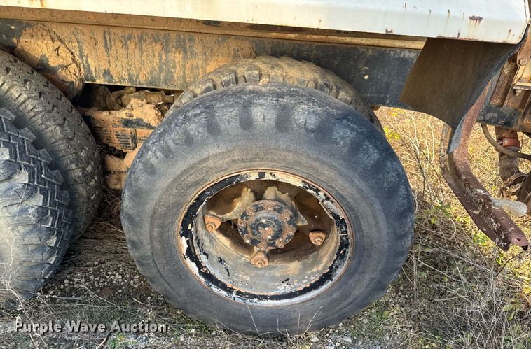 image for item DJ9746 1982 Ford L8000 water truck