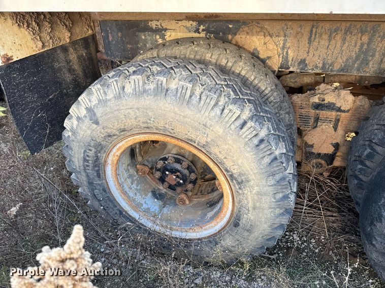 image for item DJ9746 1982 Ford L8000 water truck