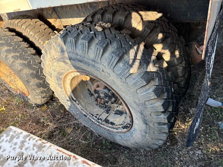 image for item DJ9746 1982 Ford L8000 water truck