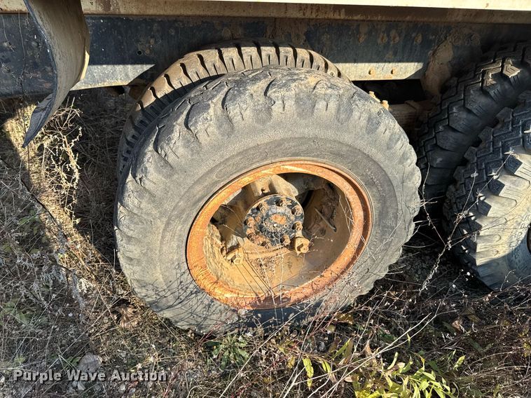 image for item DJ9746 1982 Ford L8000 water truck