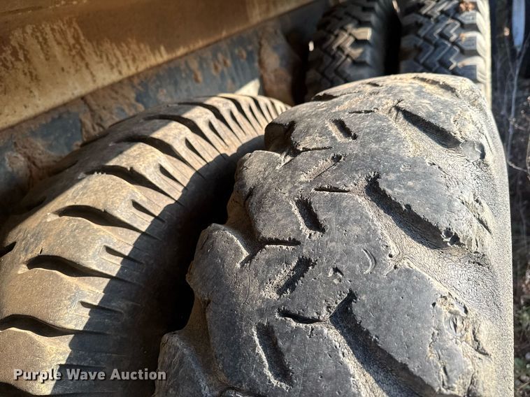 image for item DJ9746 1982 Ford L8000 water truck