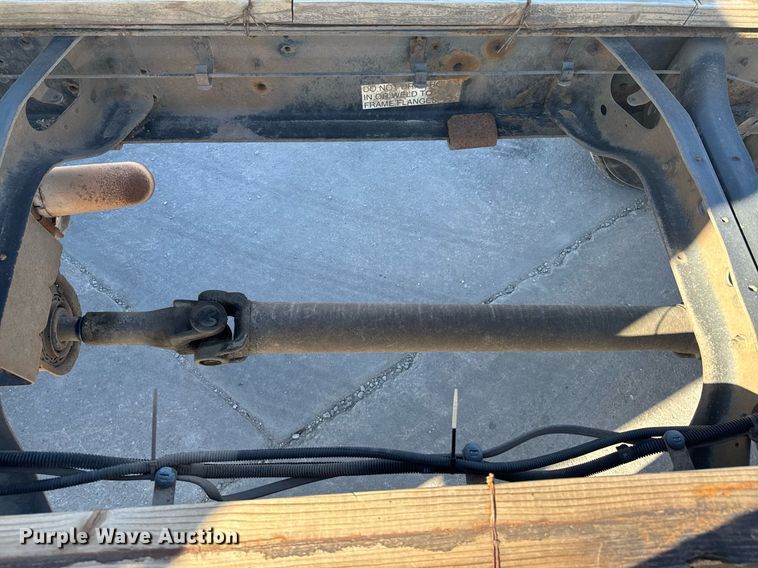 image for item DO0009 2002 International 4700 truck cab and chassis