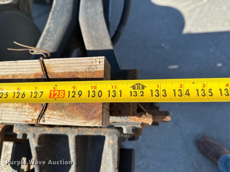 image for item DO0009 2002 International 4700 truck cab and chassis