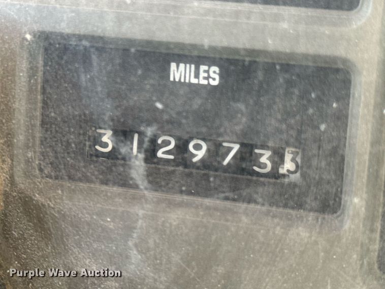 image for item DO0009 2002 International 4700 truck cab and chassis