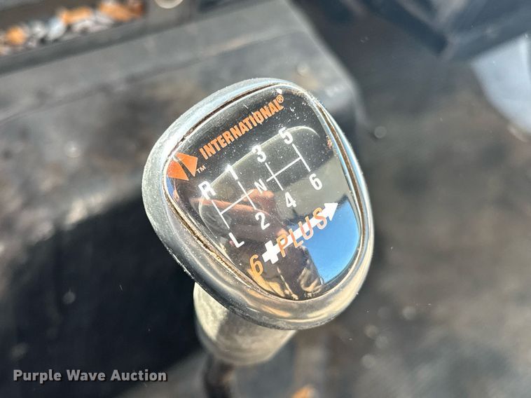 image for item DO0009 2002 International 4700 truck cab and chassis