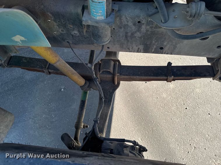 image for item DO0009 2002 International 4700 truck cab and chassis