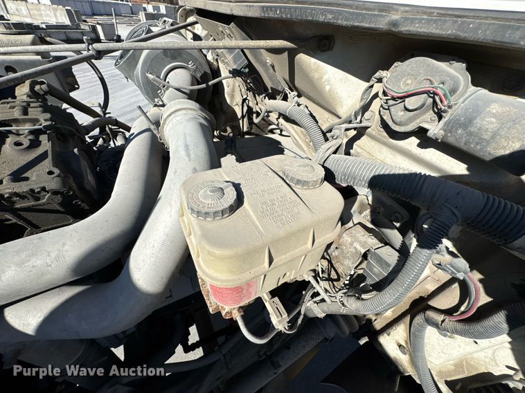 image for item DO0009 2002 International 4700 truck cab and chassis