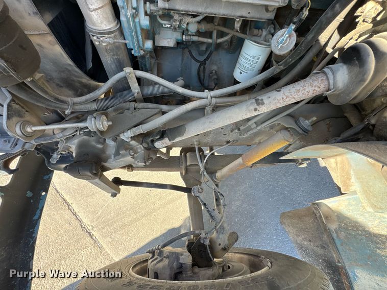 image for item DO0009 2002 International 4700 truck cab and chassis