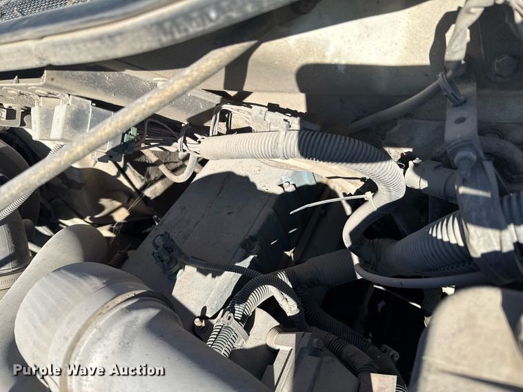 image for item DO0009 2002 International 4700 truck cab and chassis