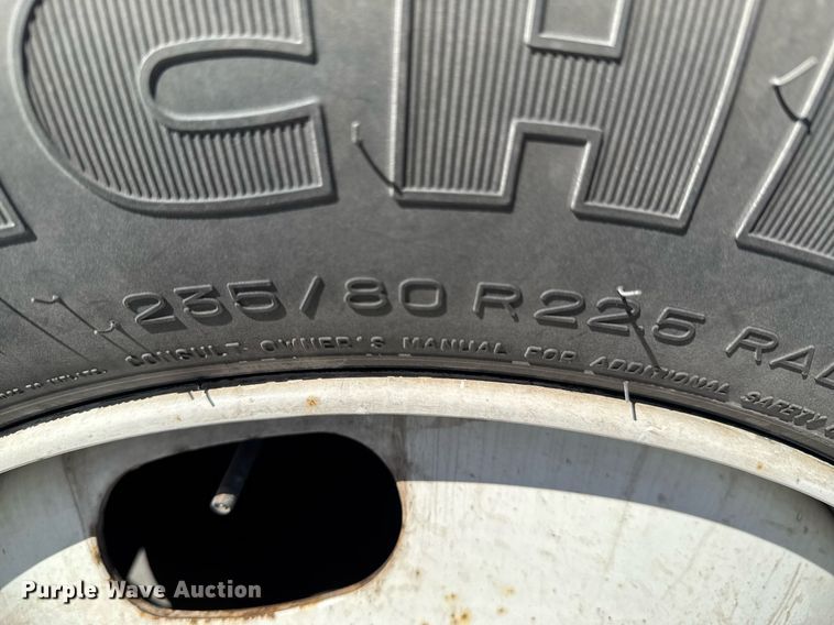 image for item DO0009 2002 International 4700 truck cab and chassis