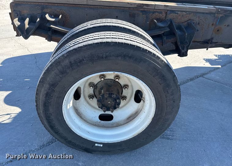 image for item DO0009 2002 International 4700 truck cab and chassis