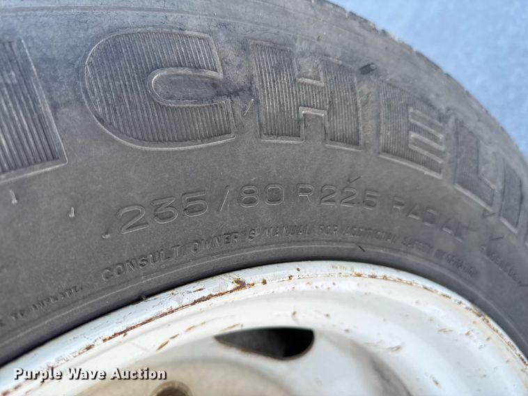 image for item DO0009 2002 International 4700 truck cab and chassis