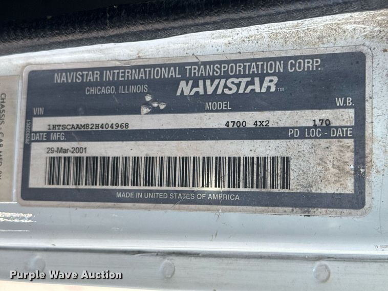 image for item DO0009 2002 International 4700 truck cab and chassis