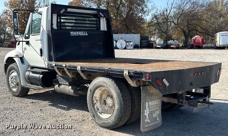 image for item DO0534 2007 International 4300 flatbed truck