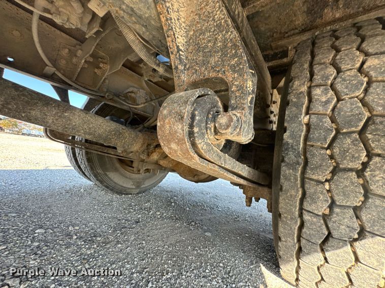 image for item DO0534 2007 International 4300 flatbed truck