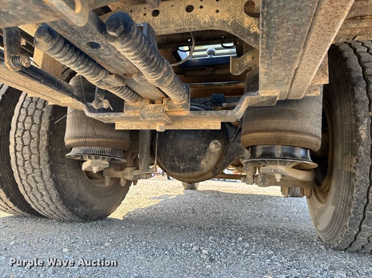 image for item DO0534 2007 International 4300 flatbed truck