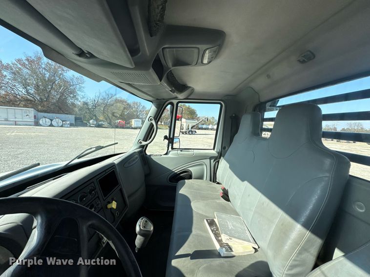 image for item DO0534 2007 International 4300 flatbed truck