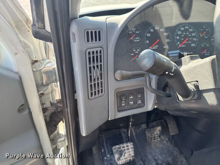 image for item DO0534 2007 International 4300 flatbed truck