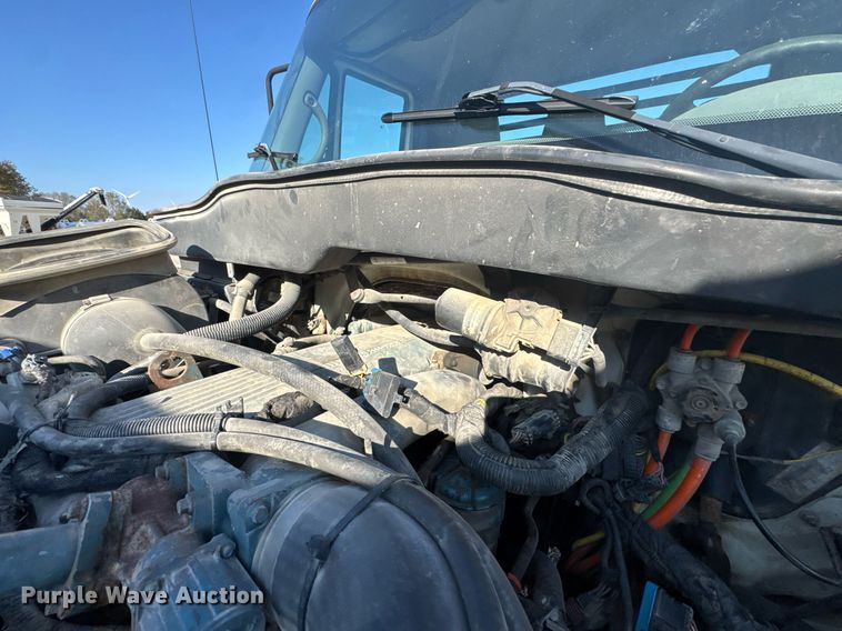 image for item DO0534 2007 International 4300 flatbed truck