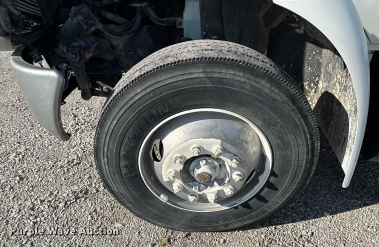 image for item DO0534 2007 International 4300 flatbed truck
