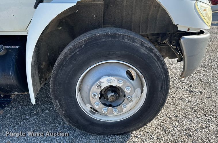 image for item DO0534 2007 International 4300 flatbed truck