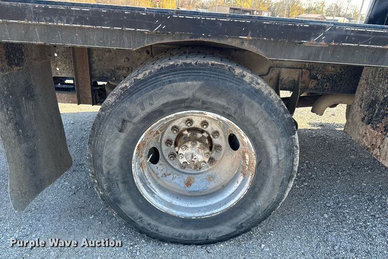 image for item DO0534 2007 International 4300 flatbed truck