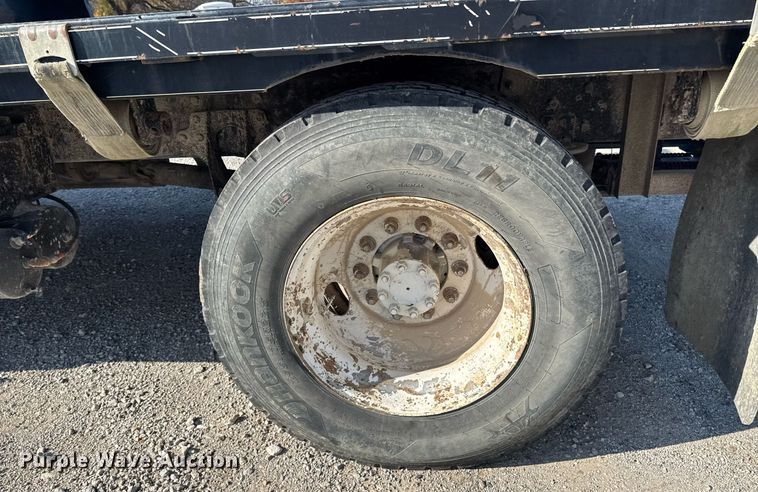 image for item DO0534 2007 International 4300 flatbed truck