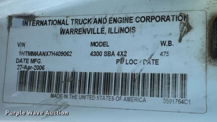 image for item DO0534 2007 International 4300 flatbed truck