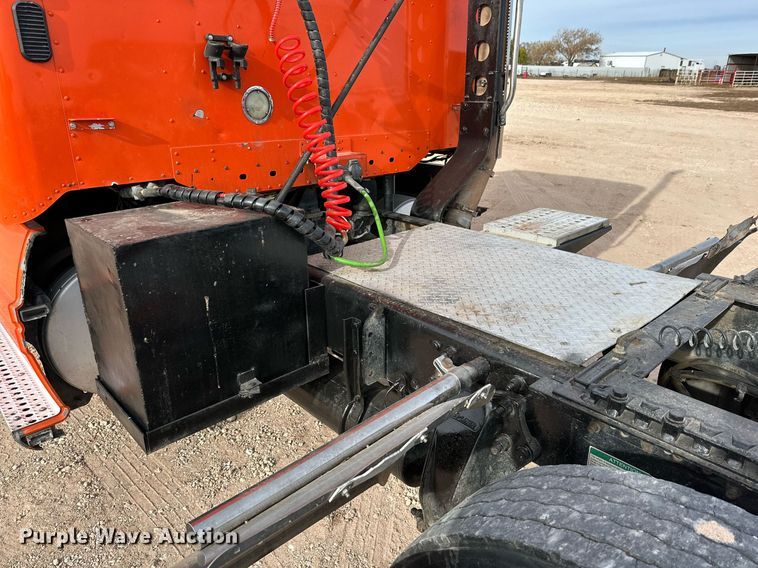 image for item DP6061 2009 Freightliner Century Class   semi truck