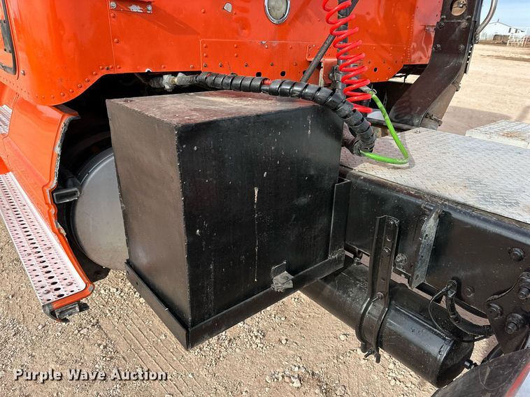 image for item DP6061 2009 Freightliner Century Class   semi truck