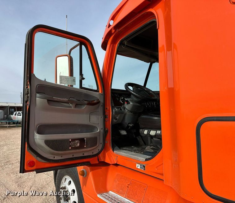 image for item DP6061 2009 Freightliner Century Class   semi truck