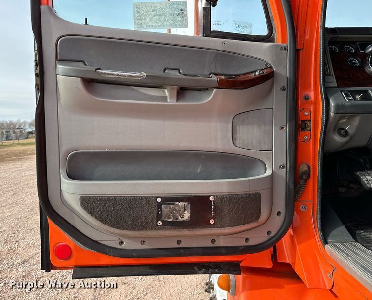 image for item DP6061 2009 Freightliner Century Class   semi truck