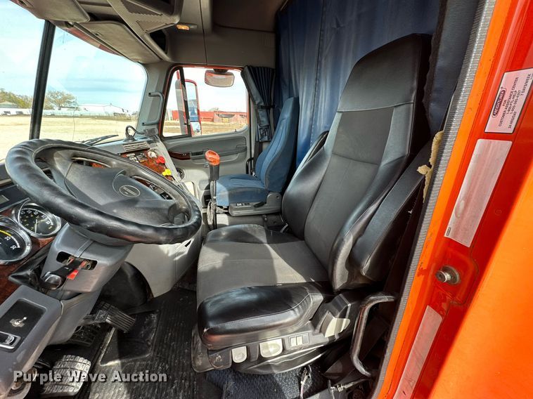 image for item DP6061 2009 Freightliner Century Class   semi truck