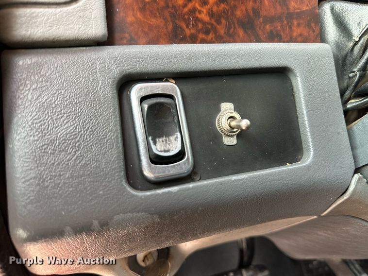 image for item DP6061 2009 Freightliner Century Class   semi truck