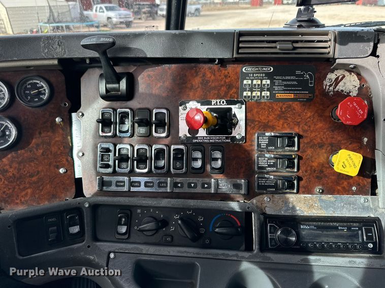 image for item DP6061 2009 Freightliner Century Class   semi truck