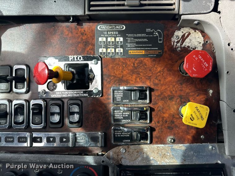 image for item DP6061 2009 Freightliner Century Class   semi truck