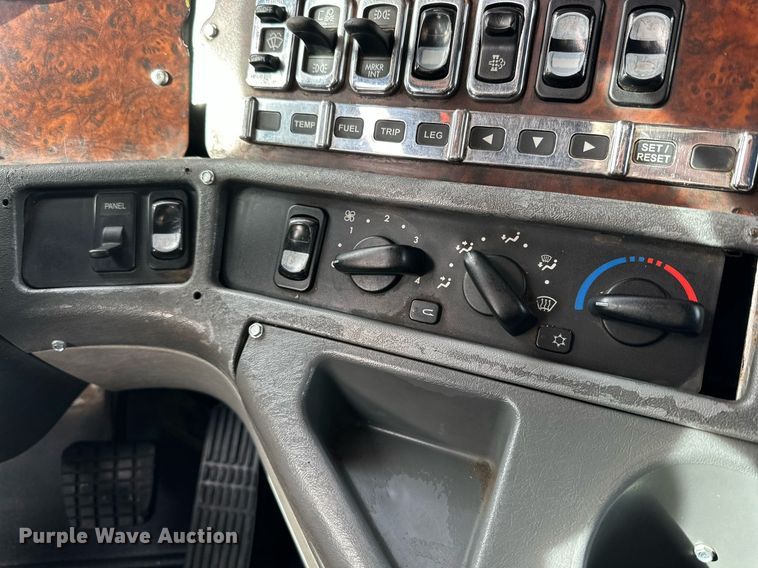 image for item DP6061 2009 Freightliner Century Class   semi truck