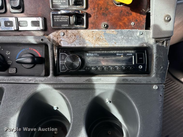 image for item DP6061 2009 Freightliner Century Class   semi truck