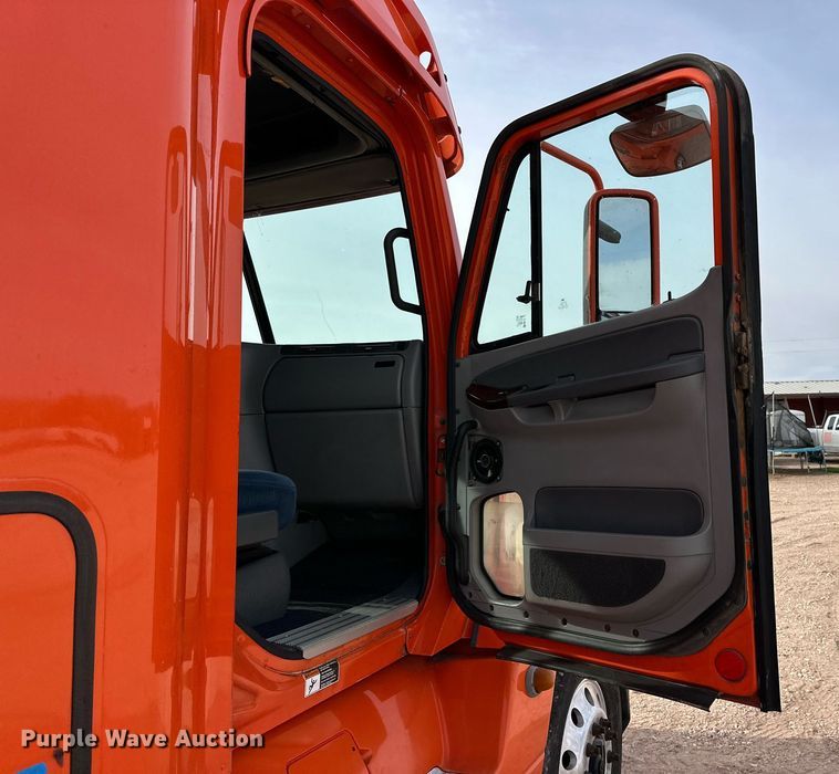 image for item DP6061 2009 Freightliner Century Class   semi truck