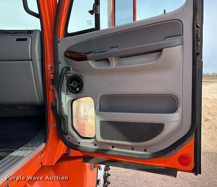 image for item DP6061 2009 Freightliner Century Class   semi truck