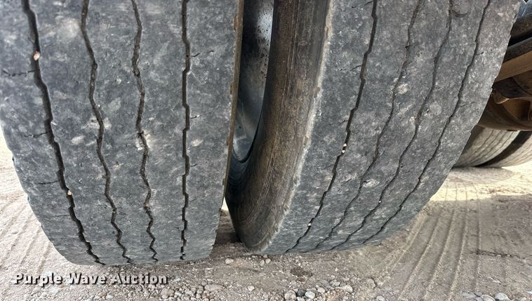 image for item DP6061 2009 Freightliner Century Class   semi truck