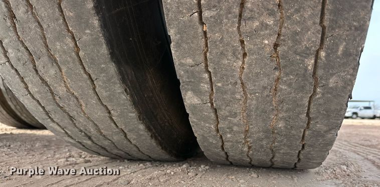 image for item DP6061 2009 Freightliner Century Class   semi truck